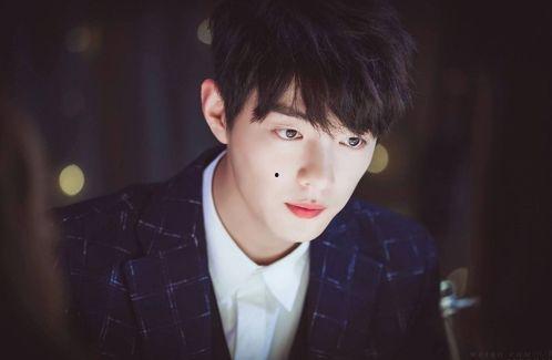 吃瓜娱乐黄明昊微博,揭秘娱乐圈幕后故事”