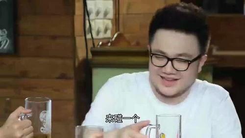 娱乐吃瓜酱精神小伙,揭秘精神小伙的潮流生活