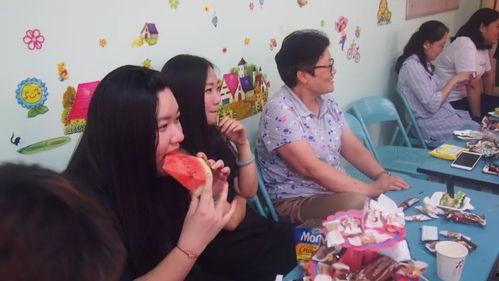 两个人吃瓜的娱乐小游戏,两人共享吃瓜乐趣，趣味小游戏轻松互动