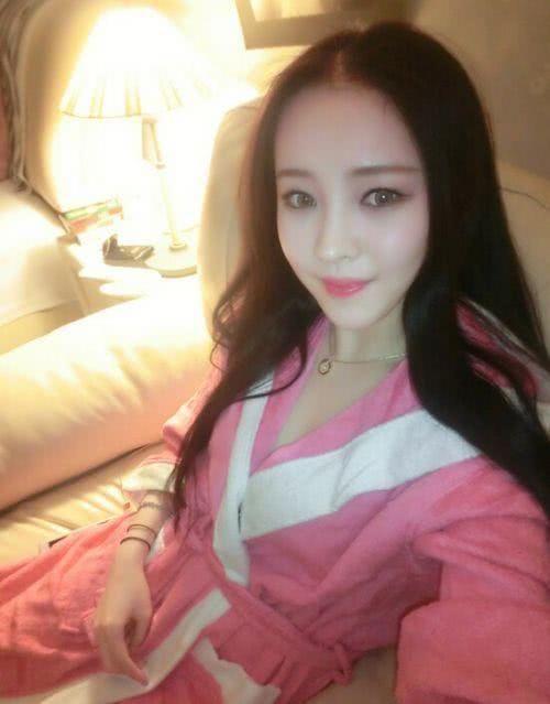 娱乐吃瓜酱19岁