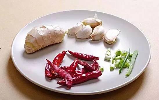 娱乐吃瓜酱姜还是老的辣,揭秘娱乐圈资深艺人如何驾驭潮流